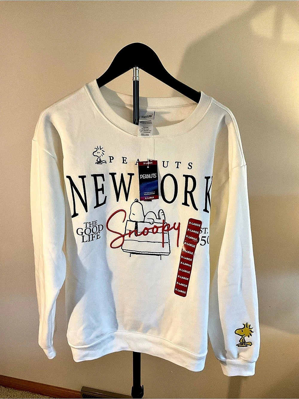 Peanuts New York Snoopy White Sweatshirt NWT Size XL